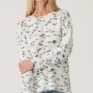 Women's White and Black Patterned Sweater